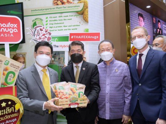 รองนายกฯ จุรินทร์ ชมบูธ CPF โชว์นวัตกรรมอาหารเพื่ออนาคต ตอบโจทย์สุขภาพที่ดีอย่างยั่งยืน ในงาน THAIFEX-ANUGA ASIA 2022