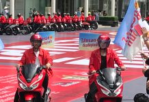 CPF ยกทัพไรเดอร์ ลุยแจกฟรี! ‘ไส้กรอก ซีพี’ กินดีทุกเช้า ย่านธุรกิจกลางกรุง ทะยานติดเทรนด์ทวิตเตอร์อันดับ 1 ของไทย