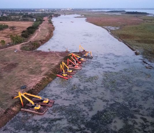 กรมชลฯ เร่งกำจัดวัชพืชในหนองหาร จ.สกลนคร เพิ่มประสิทธิภาพการบริหารจัดการน้ำ