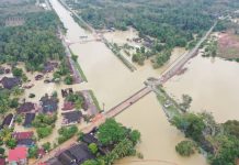 เร่งซ่อมคันดินกั้นน้ำ ปตร.ปากคลองมูโนะ จ.นราธิวาส หลังถูกน้ำกัดเซาะ