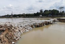 ซ่อมคันกั้นน้ำ ปตร.ปากคลองมูโนะ แล้วเสร็จ