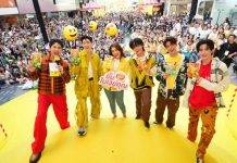 พีพี-กฤษฏ์ และ 3 หนุ่มวง BUS ขุนพล-ปองพล ฮาร์ท-ชุติวัฒน์ ภู-ธัชชัย ชวนส่งรอยยิ้มรับซัมเมอร์กับแคมเปญ “Lay’s Smile Your Way”