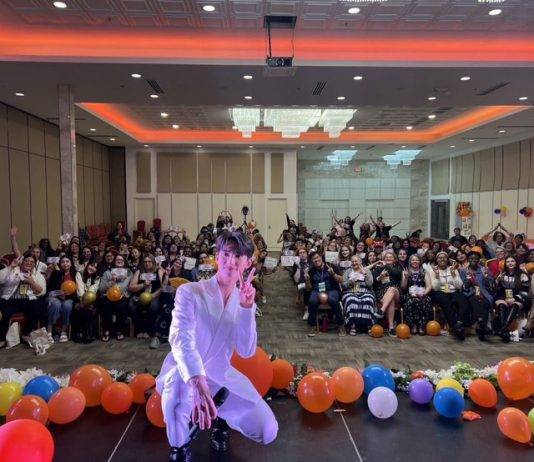 “เฟริสท์ ฉลองรัฐ” ฟินหนัก จัดเต็ม ! ในงาน “First in the USA Fanmeet” ที่ New York City และ Dallas ประเทศ สหรัฐอเมริกา งานนี้หอบเอาความน่ารักข้ามทวีปไปให้ #รักแรกของเฟริสท์ ได้หัวใจพองโตกันอย่างถ้วนหน้า