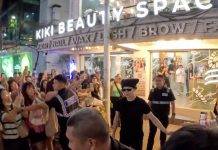 หล่อเกินไปมั้ย “แจ็คสัน หวัง” เสริมหล่อรับลมร้อนเมืองไทยเดินชิลห้างดัง ทำสยามเเทบเเตก