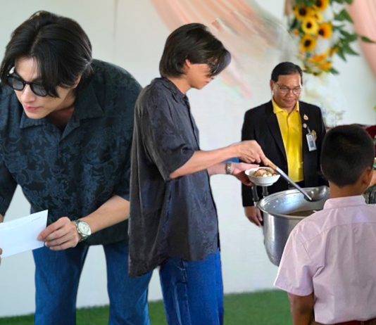 พระเอกสายบุญของแทร่! “กลัฟ” มอบห้องน้ำให้น้องในโรงเรียนที่ห่างไกล