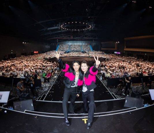 ฟินแบบตะโกน!! “คริส-สิงโต” คัมแบคสเตจสุดยิ่งใหญ่ จัดเต็มครบทุกอารมณ์ ในงาน “PERAYA PARTY BEGIN AGAIN”