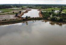 ชป. เร่งพร่องน้ำแก้มลิงปากตากล้า อ.จังหาร รับมือฝนตกหนัก ลดภาระการระบายน้ำชี-มูล