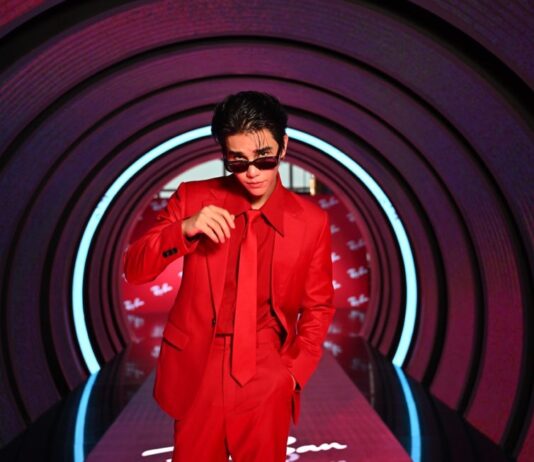 Ray-Ban เปิดตัวแคมเปญใหม่ล่าสุดดึง ‘เจฟ ซาเตอร์’สวมใส่แว่นตาสุดไอคอนิค โดดเด่น และล้ำยุค