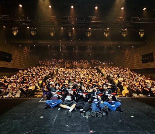 POW ปิดฉากคอนเสิร์ตแฟนมีตติ้งครั้งแรก ‘Switch Up’ ด้วยน้ำตาและความซาบซึ้ง: “ทุกอย่างเป็นเพราะแฟนๆ ของเรา… เราหวังว่าแฟนคอนครั้งนี้จะเป็นความทรงจำที่ดีและมีความสุข”