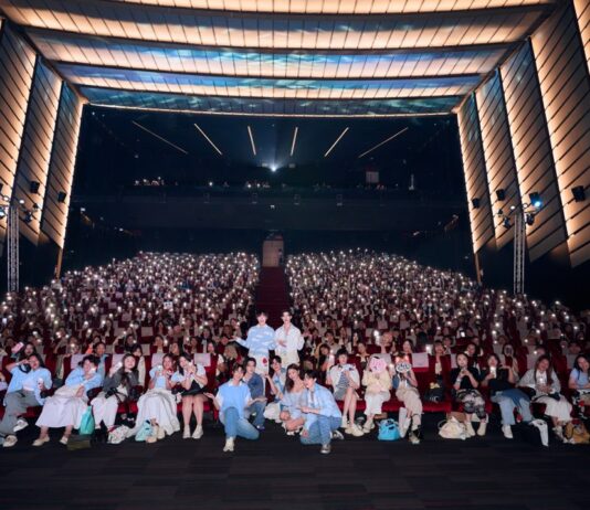 เอ็กซ์คลูซีฟเฉพาะที่นี่ “โทมัส-ก้อง” ปิดโรงหนัง เพื่อ (แฟนคลับ) ที่รัก ในงาน “ชวนที่รักดูกี่หมื่นฟ้า” ประเดิมความสนุกซีรีส์ “กี่หมื่นฟ้า Your Sky Series” ให้ได้กรี๊ดก่อนลงจอ