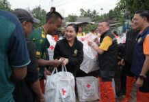 รมว.นฤมล นำทีม 2 รมช.เกษตรฯ ลงใต้ มอบถุงยังชีพเป็นกำลังใจผู้ประสบภัยน้ำท่วม