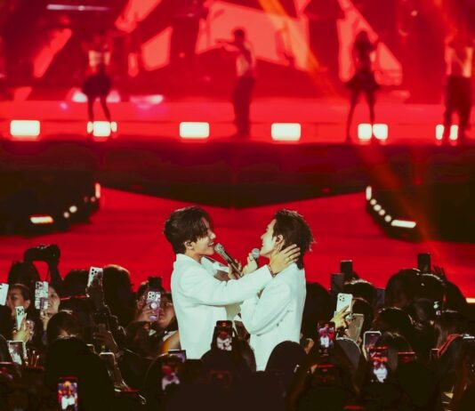 แฟนๆ กรี๊ดสลบ!! “เพิร์ธ-แซนต้า” โชว์จัดเต็ม 2 รอบการแสดงอัดแน่นความสนุกสุดฟิน ในงาน “PERTH SANTA TIME STOPPER FANCON”ฮอตจัดพุ่งทะยาน “อันดับ 1” เทรนด์ X ของโลก!