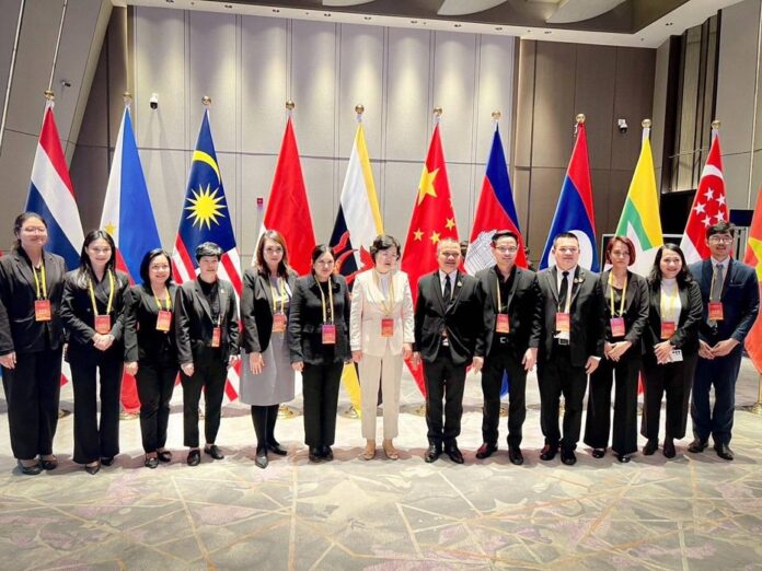 74594F04-4001-49BC-8593-3435E34F1F1B